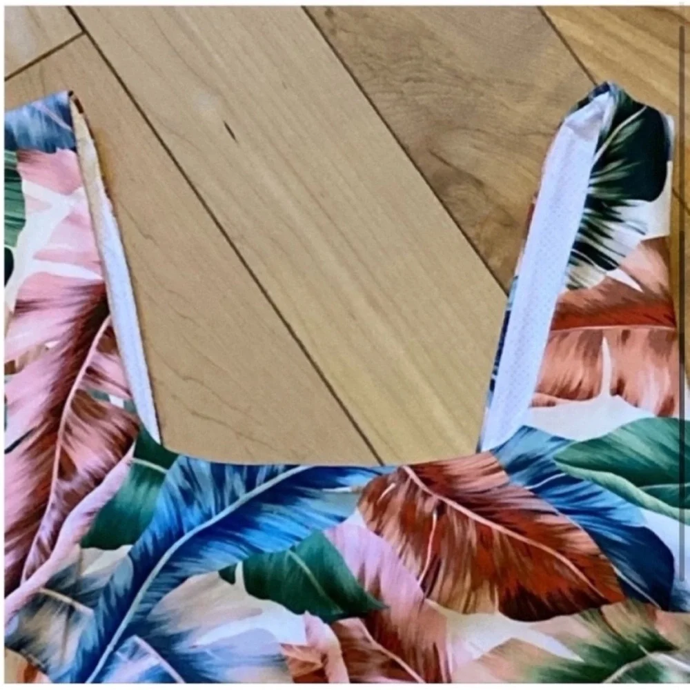 NWT NANETTE LEPORE Play Moisture Wicking Sports Bra TROPIC SHADE size large